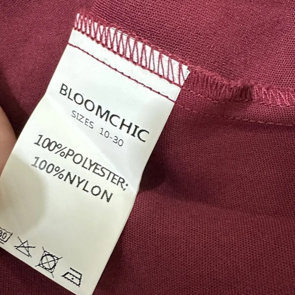 NWT Bloom Chic Women’s Burgundy Red Lace Sleeve Dress V Neck Size 14-16 - Picture 12 of 13